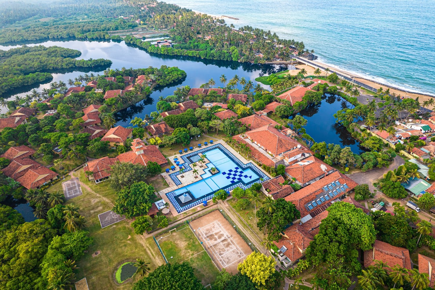 Club Palm Bay Resort hotel in Marawila, Sri Lanka