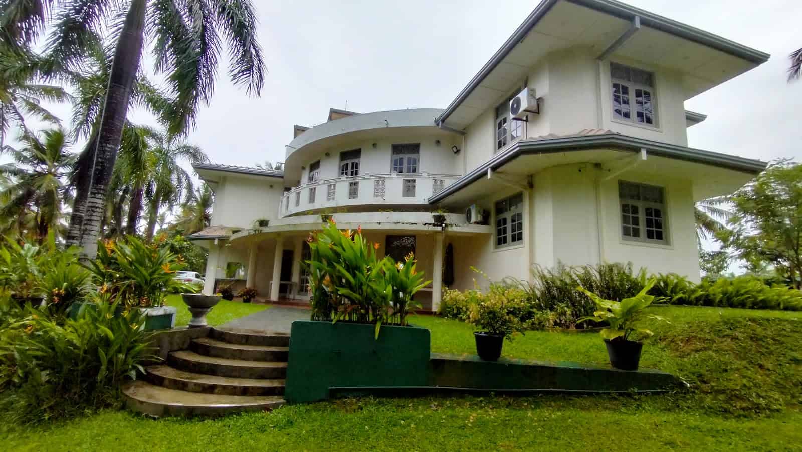 Cocoloco Gardens Hotel in Polgasowita, Sri Lanka
