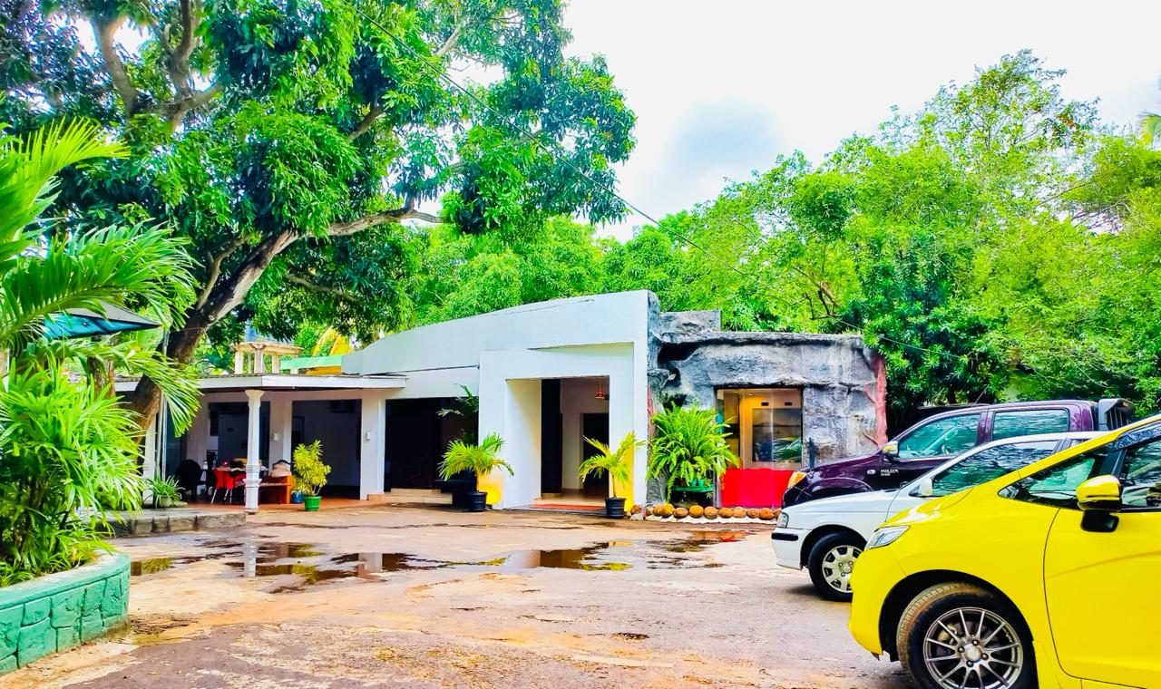 Cottage Tourist Rest Hotel in Anuradhapura, Sri Lanka