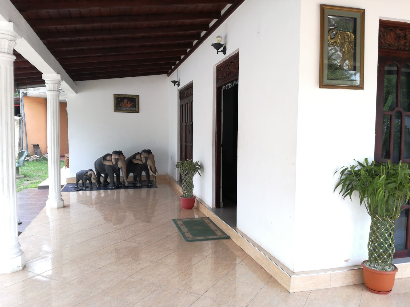 Hotel Damas | Kadawatha Hotel in LK, Sri Lanka