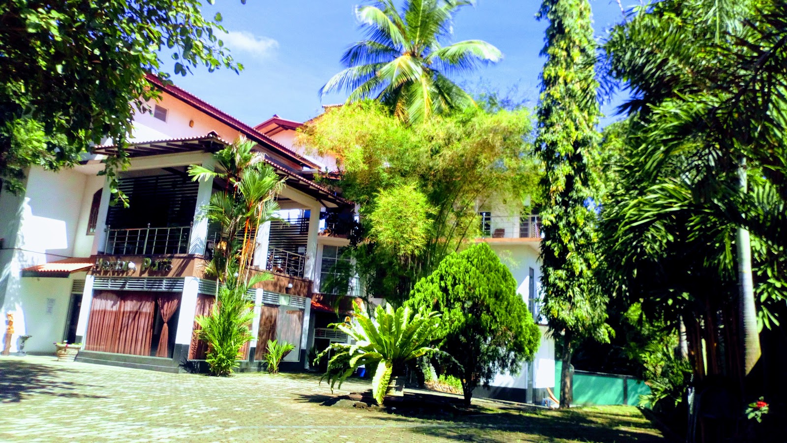 Hotel Heritan Park Hotel in Siymbalape, Sri Lanka