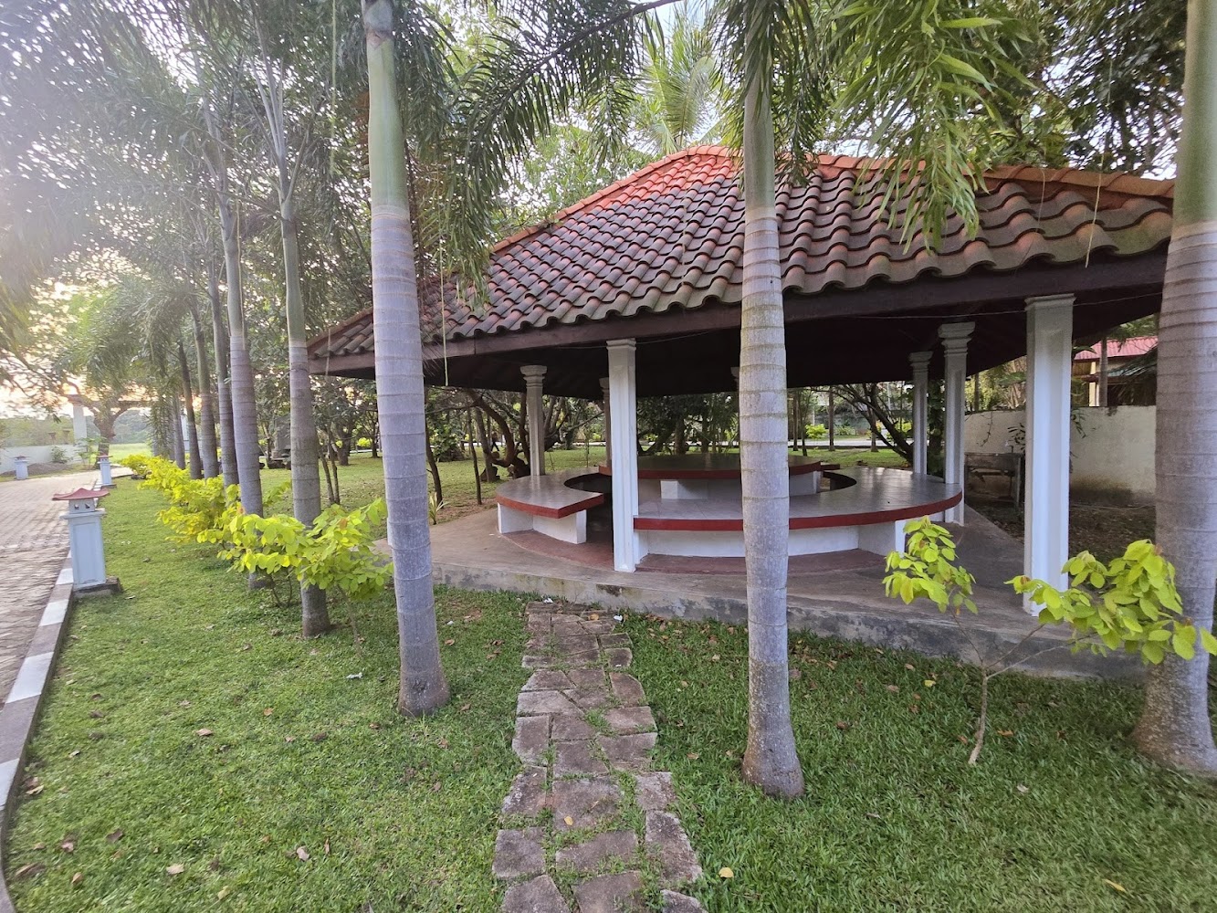Hotel Tree Garden Hotel in Nochchiyagama, Sri Lanka