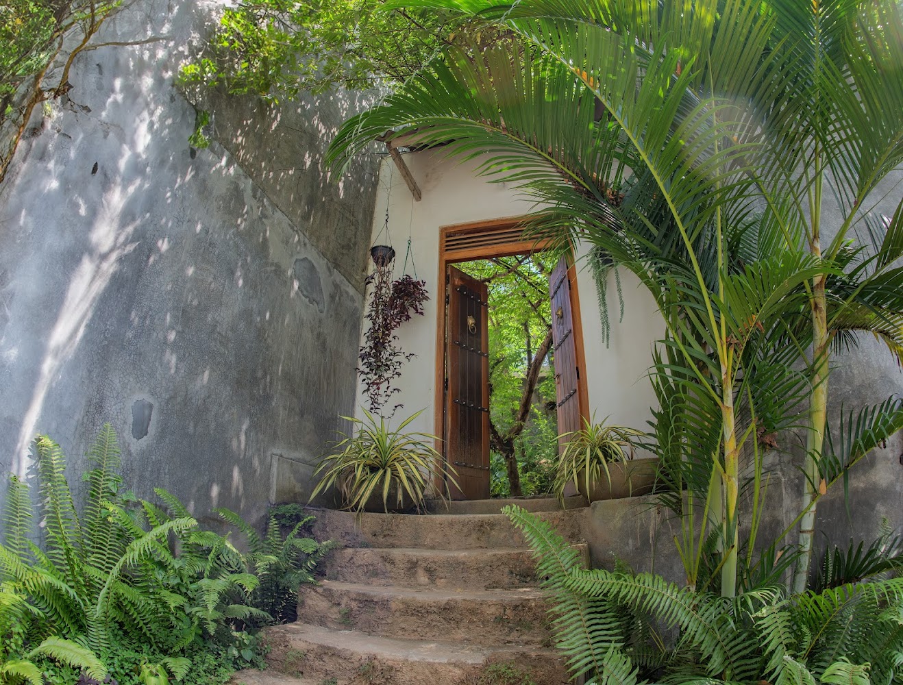 Inside-Out Nature Villa Hotel in Gunnepana, Sri Lanka