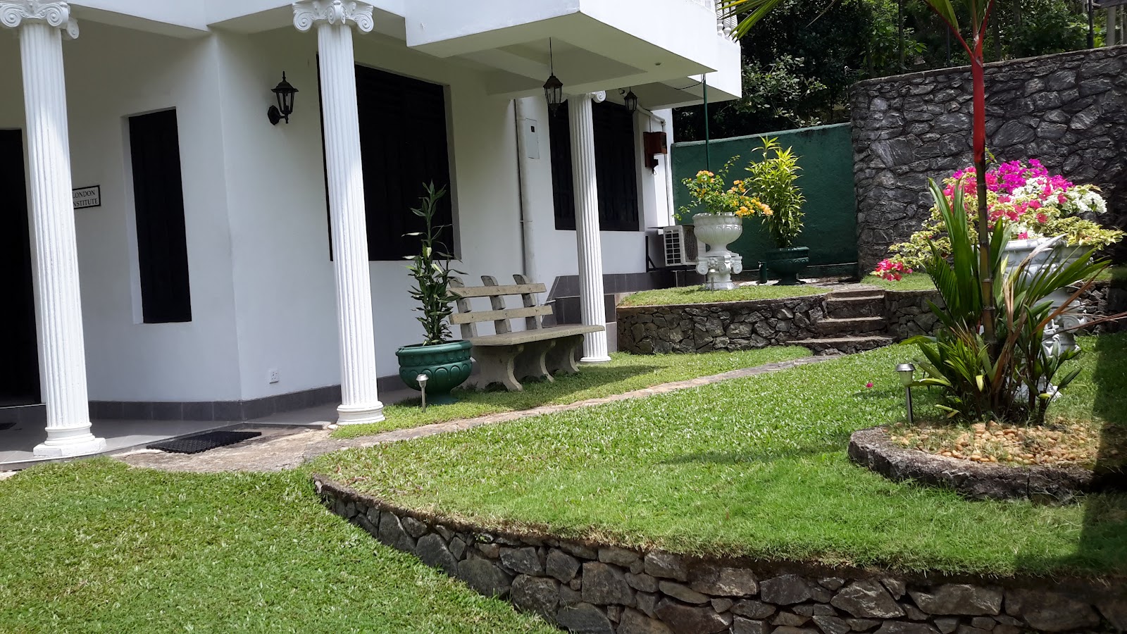 London Institute English language school in Kadawatha, Sri Lanka