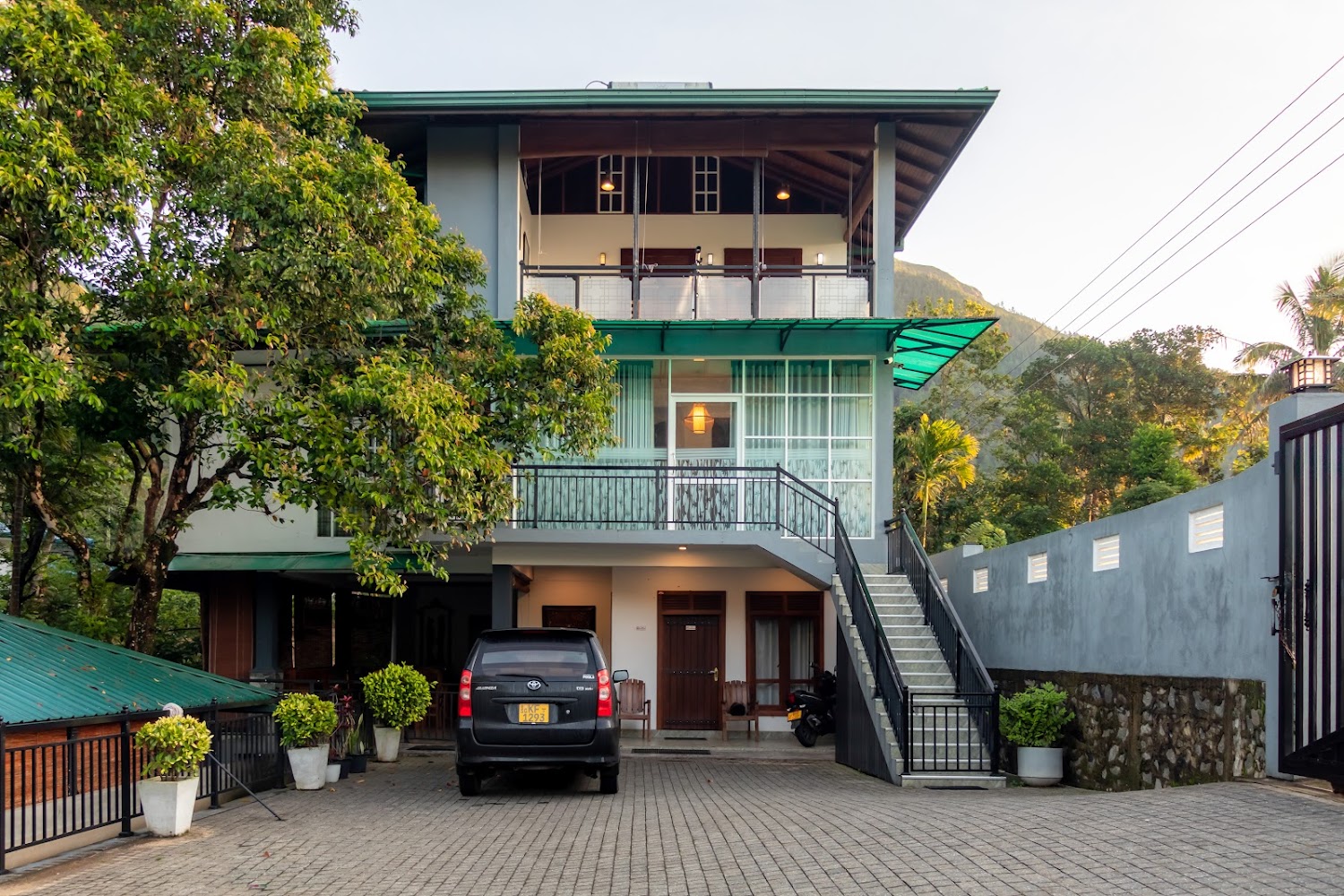 Mount Seven Holiday Inn Hotel in Belihuloya, Sri Lanka