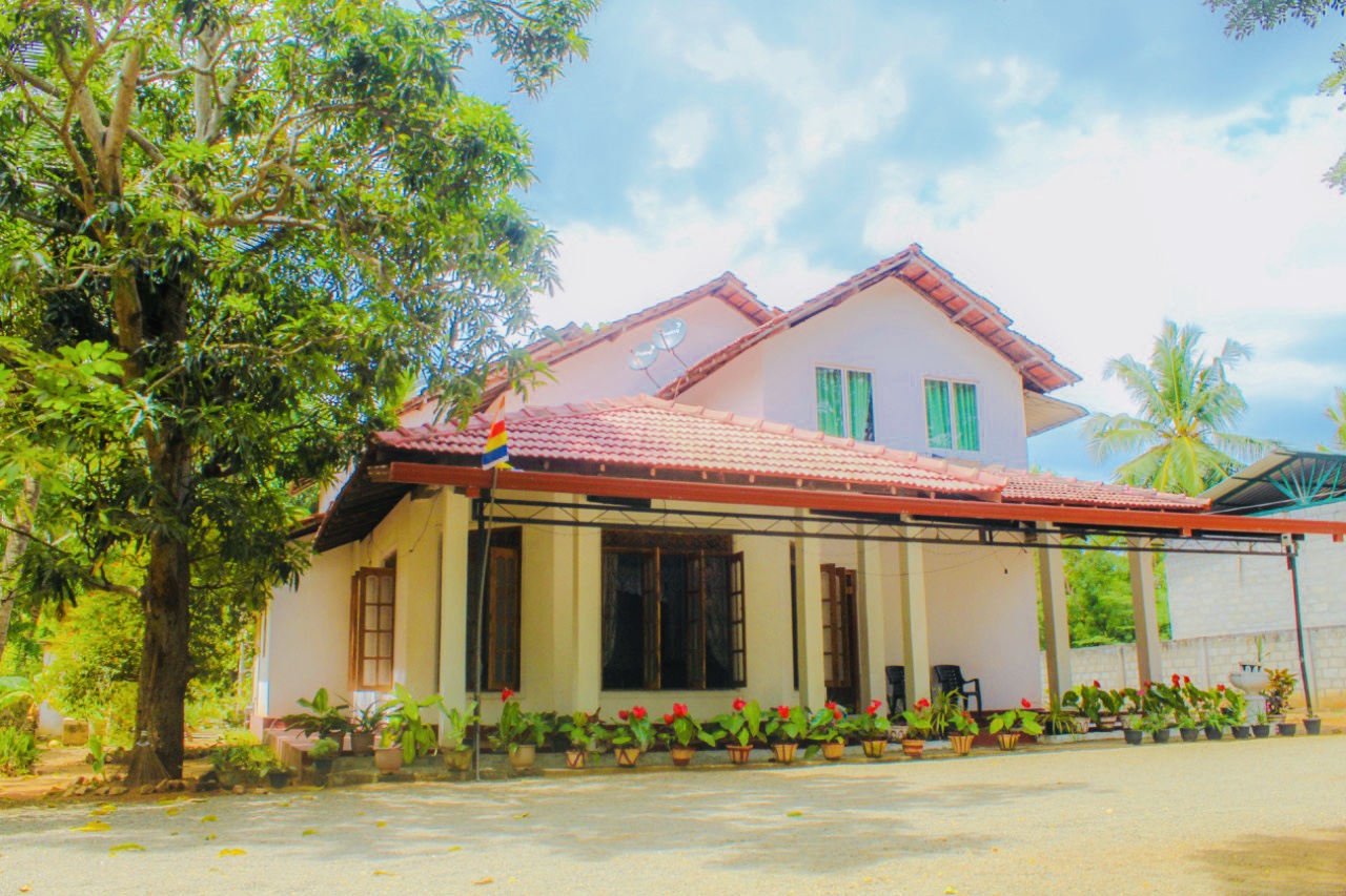 Nimsara Holiday Resort Hotel in Thambuttegama, Sri Lanka