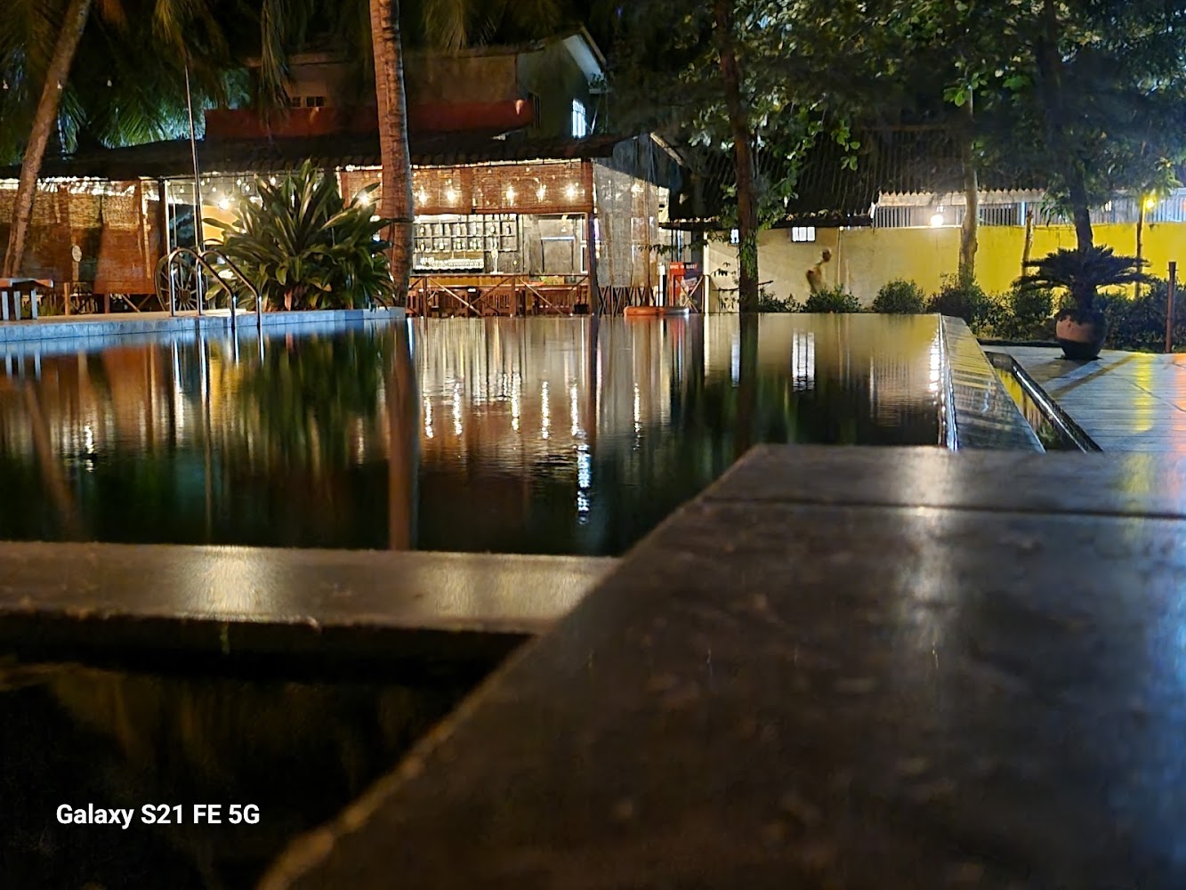 Palm Grove Holiday Inn Hotel in Pottuvil, Sri Lanka