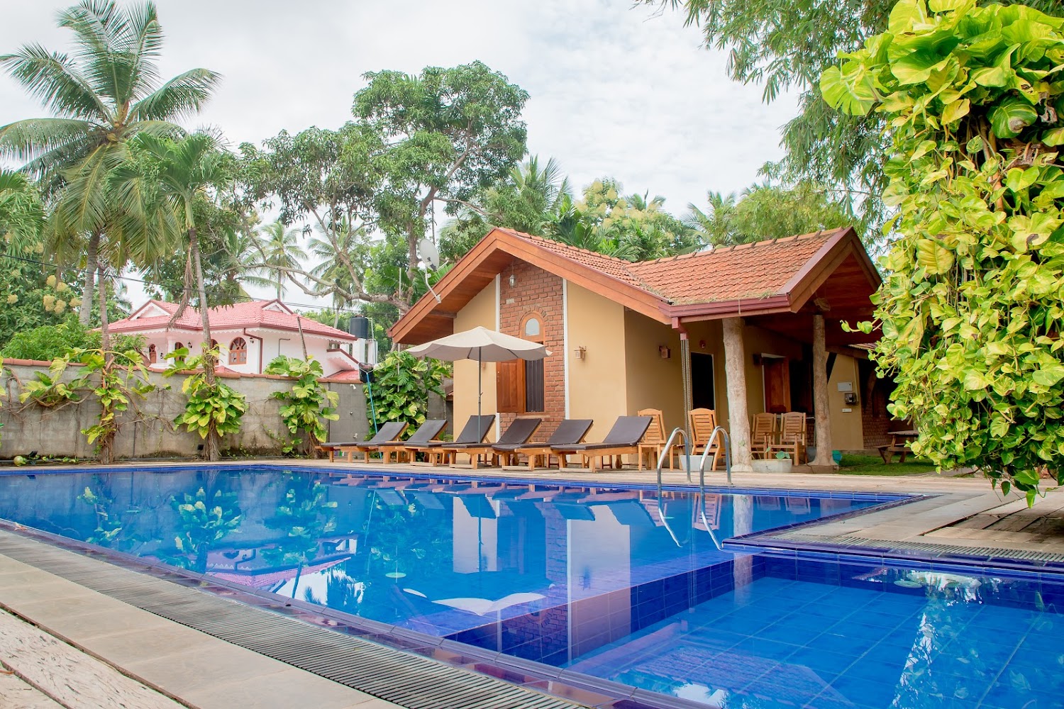 Villa Shade Resort hotel in Negombo, Sri Lanka