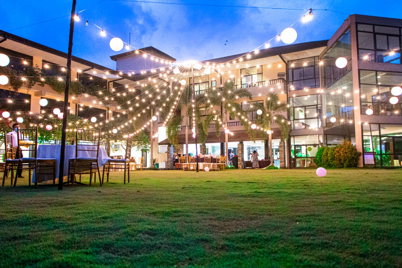 Vinrich Lake Resort Resort hotel in Piliyandala, Sri Lanka